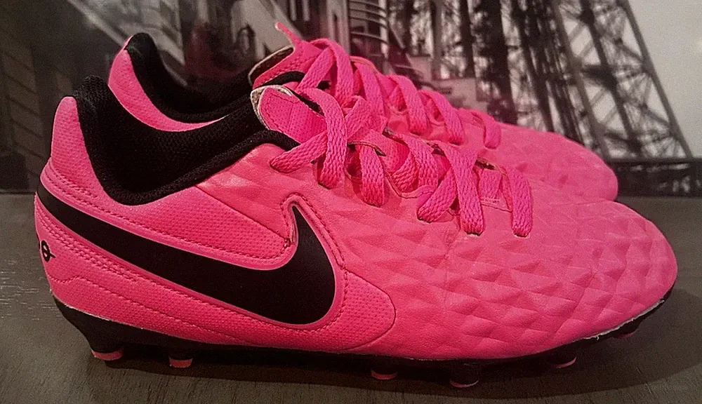 Girls Nike Jr Tiempo Legend 8 Club MG AT5881-600 Size 1Y Soccer Cleats Pink