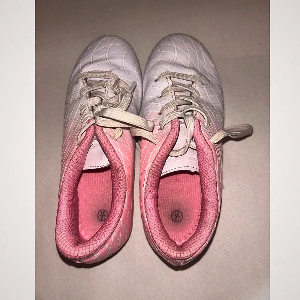 Girls Pink White Ombre Soccer Cleats Youth Size 13 Athletic Shoes