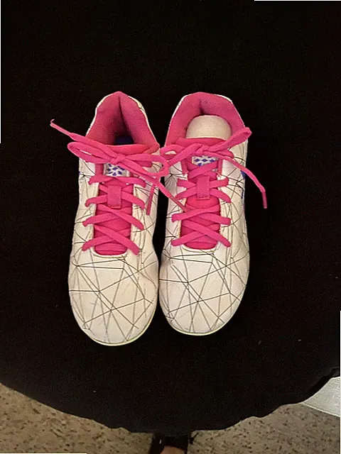 GIRLS SOCCER CLEATS BY RIP IT SPORTS PINK & WHITE SZE 4