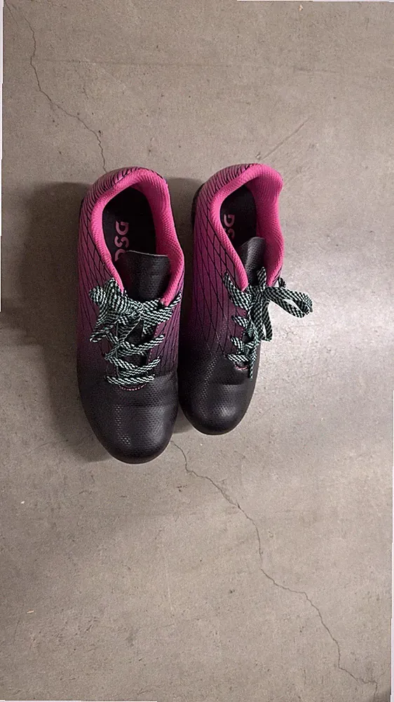 Girls Soccer Cleats. Pink/ Black.