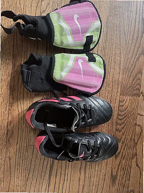 Girls Soccer Shin Guards And Cleats Size 1