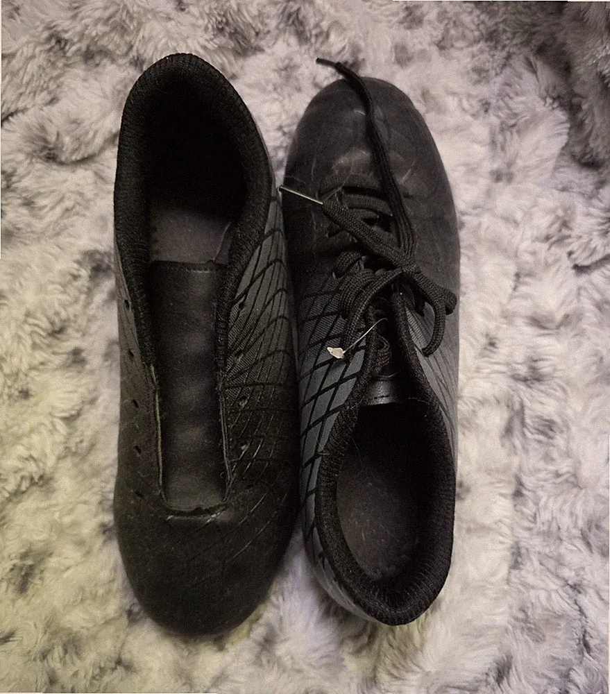 Girls' Youth Black Soccer Cleats Shoes, US Size 3.5, Studded Sole Style