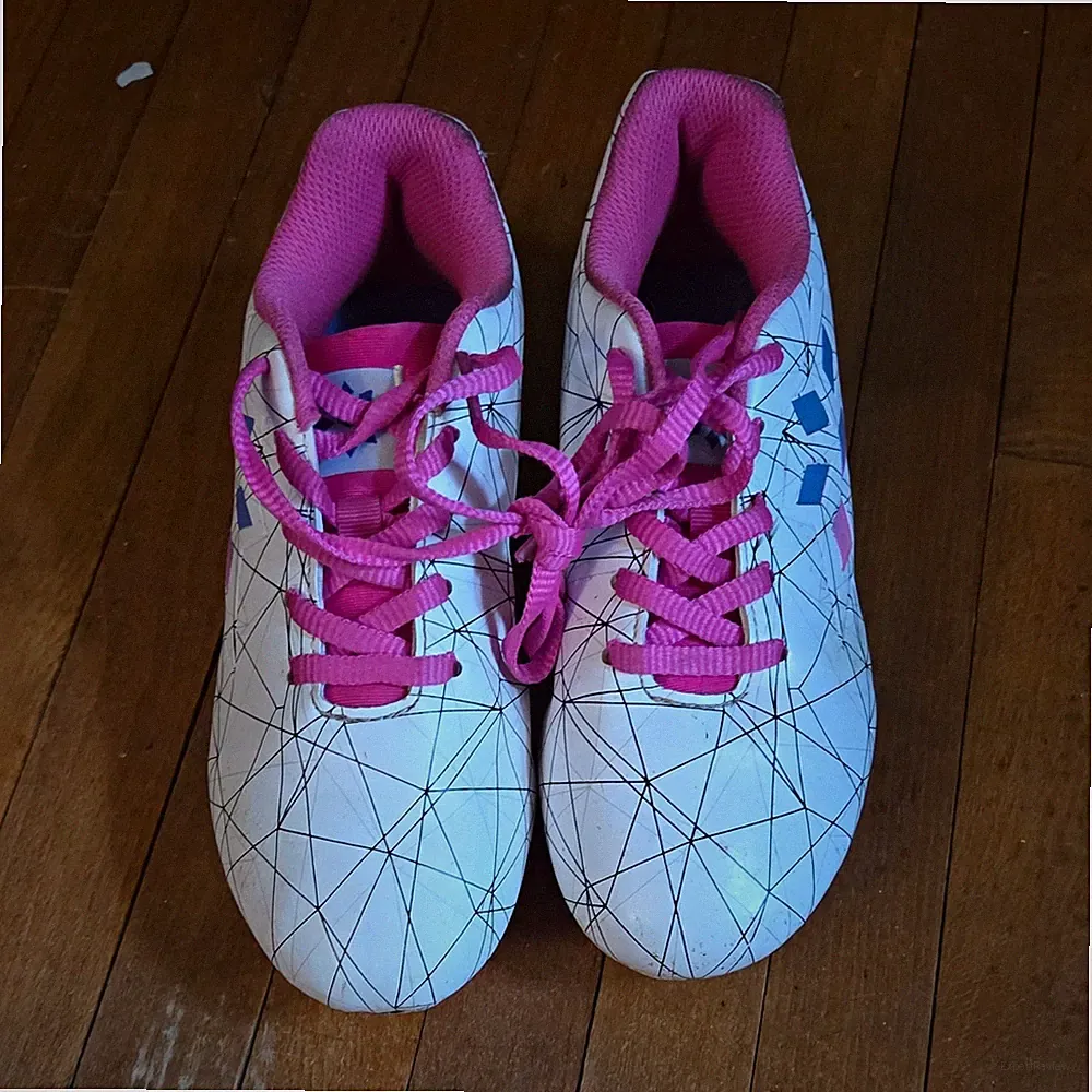Girls' Youth Soccer Cleats Shoes White US 13K Kids Size Athletic Footwear