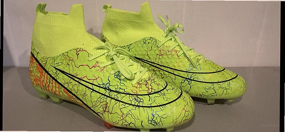 Brand New Size 11 Green Yellow Men’s Soccor Cleats
