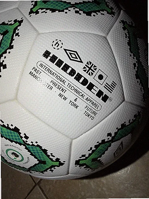 HIDDEN NY x UMBRO COLLAB GREEN AND WHITE SOCCER BALL (BRAND NEW IN BAG)