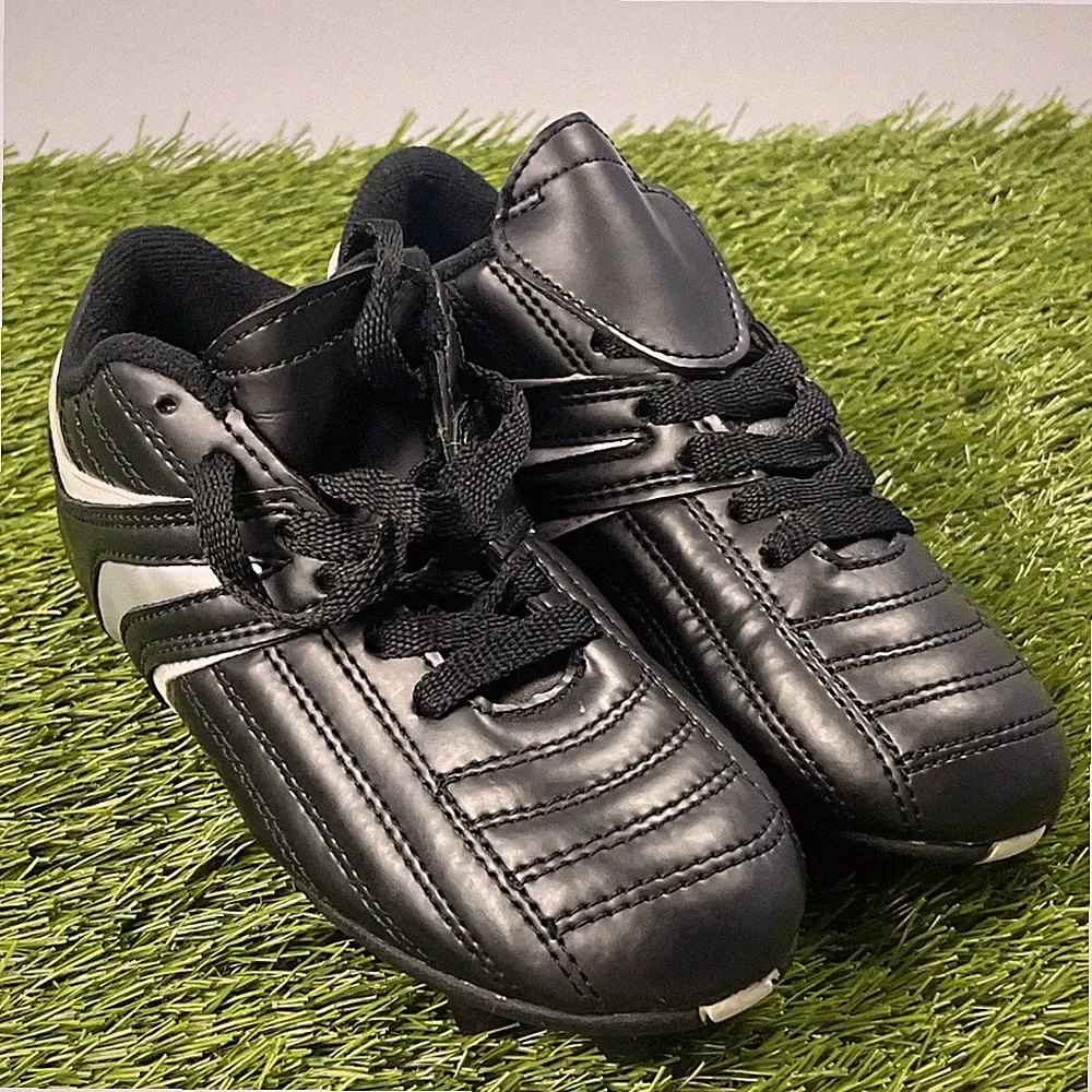 High Five Youth Size 13.5 Molded Soccer Cleats Black White Athletic Shoes