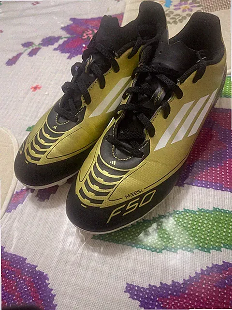 I’m Selling These Soccer Cleats For Boys If You Want To Buy Them Please Text Me