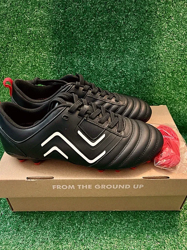Ida Classica Women's Soccer Cleats Size 6.5 Red New in Box