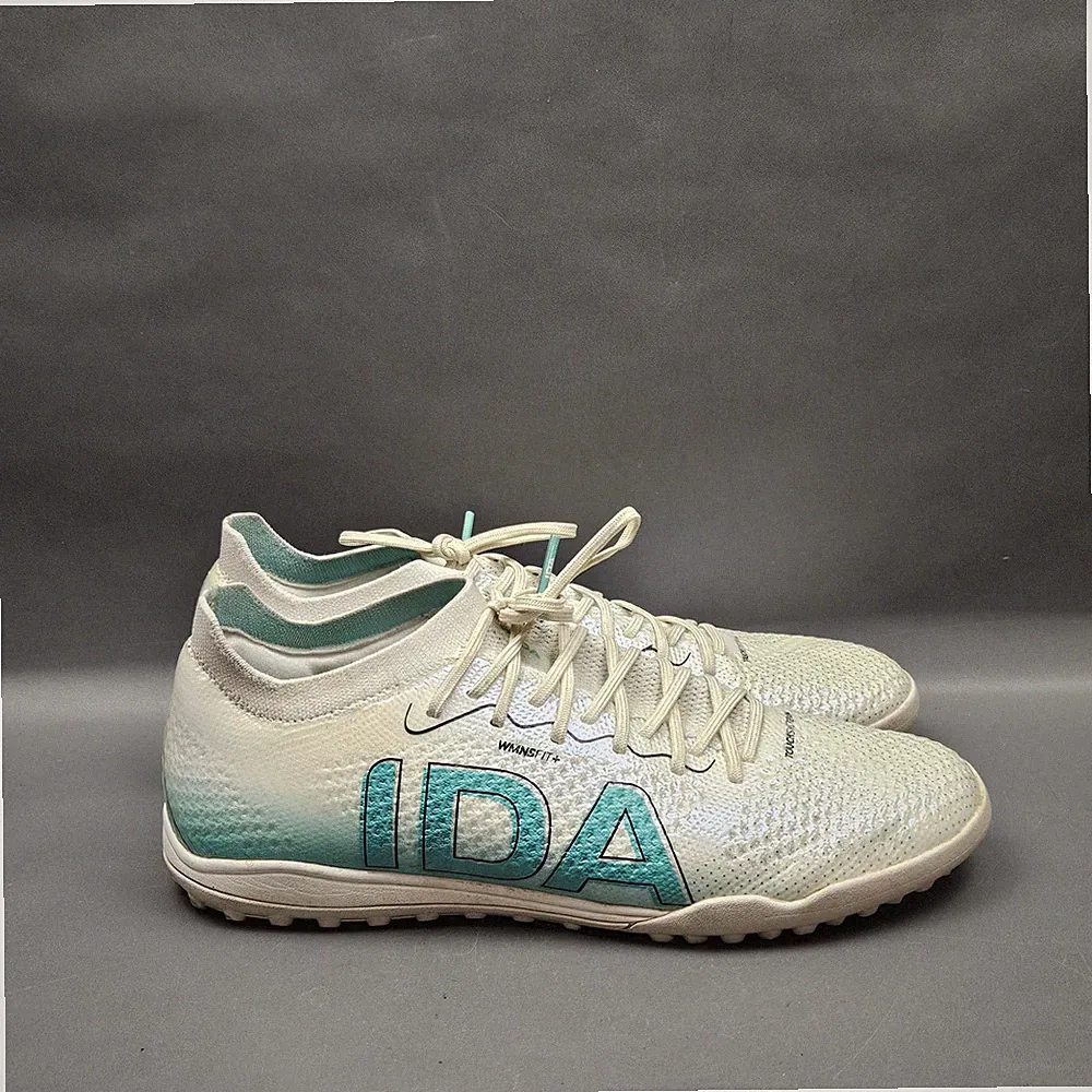 IDA Rise Astro Turf Soccer Cleats Womens 9 White Indoor Athletic Sneakers