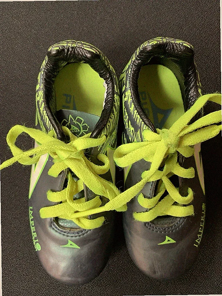 Imperi Light Pirma Neon Green & Black Kids Soccer Cleats Size 7 7” In Length