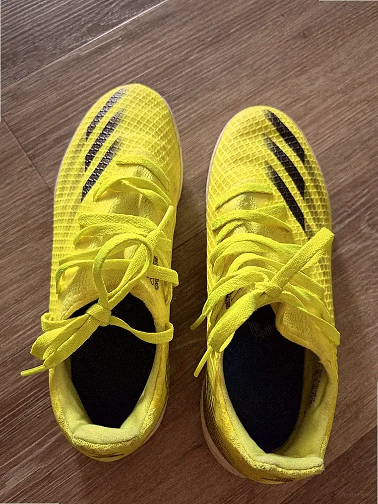 Indoor adidas soccer cleats size 4.5 shoes