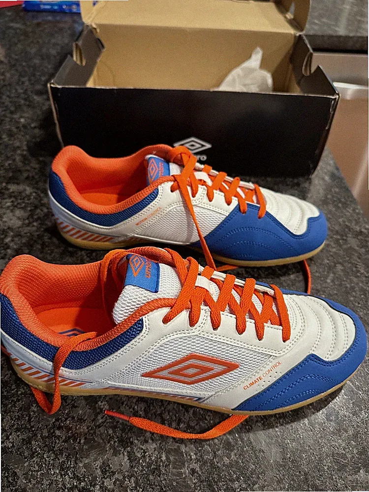 Indoor Cleats: Umbro Sala II Liga: 9.5 US - White / Tangerine Tango / Regal Blue