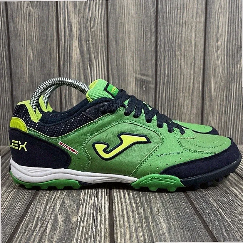 soccer cleats women