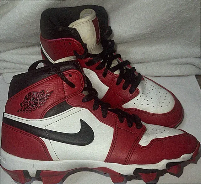Jordan 1 Mid Multisport Cleat Chicago Red HF6883-106 Football Baseball 5.5 Youth