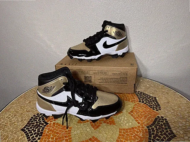 Jordan 1 Mid Youth Multisport Cleat Gold Black HF6883-701 Football Baseball 4Y