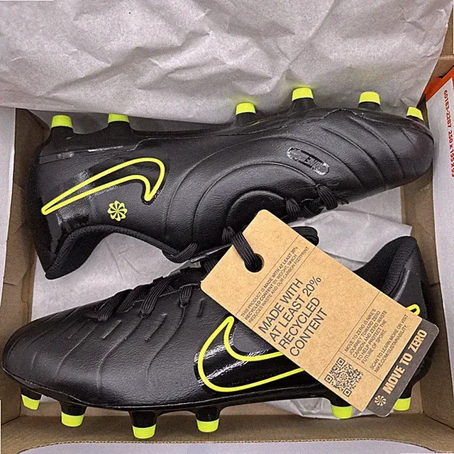 Jr Legend 10 Club FG/MG Soccer Cleats Black and Yellow Size 4 Youth New In Box