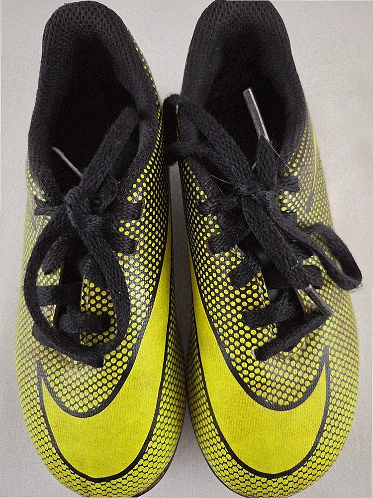 JR Nike Bravata II FG Soccer Cleats Black Volt Size 10C (kids)