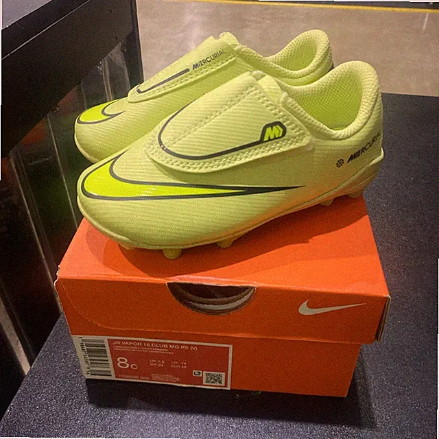 Jr Vapor 16 Club FG/MG PS (V) Soccer Cleats Size 8 FQ8290-300) Lime Volt NWT