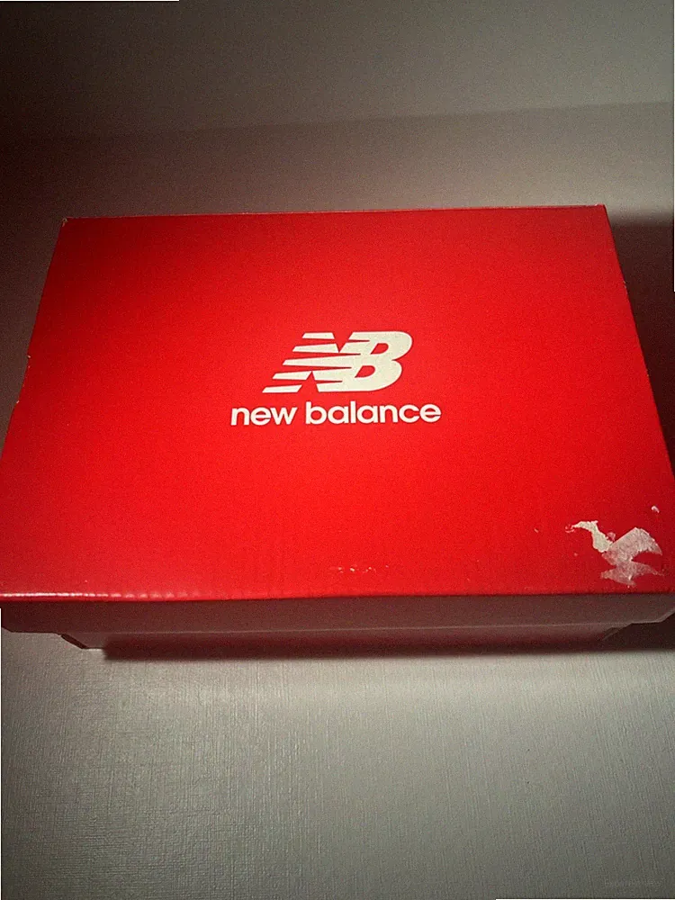 JS43FBK2 – New Balance Kids Soccer Cleats (Boys’ Size)