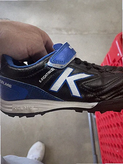 Kelme Fighting Soccer Fugal Cleat K Leather