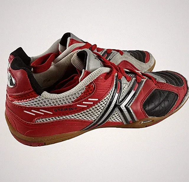 KELME Indoor Men’s Soccer Shoes Michelin Leather US 7 EU 40 Red White Black