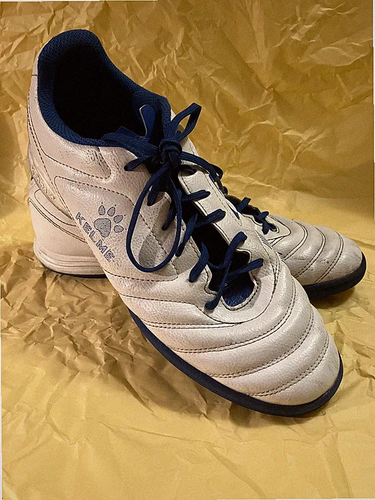 Kelme Indoor Soccer Shoes White 8.5