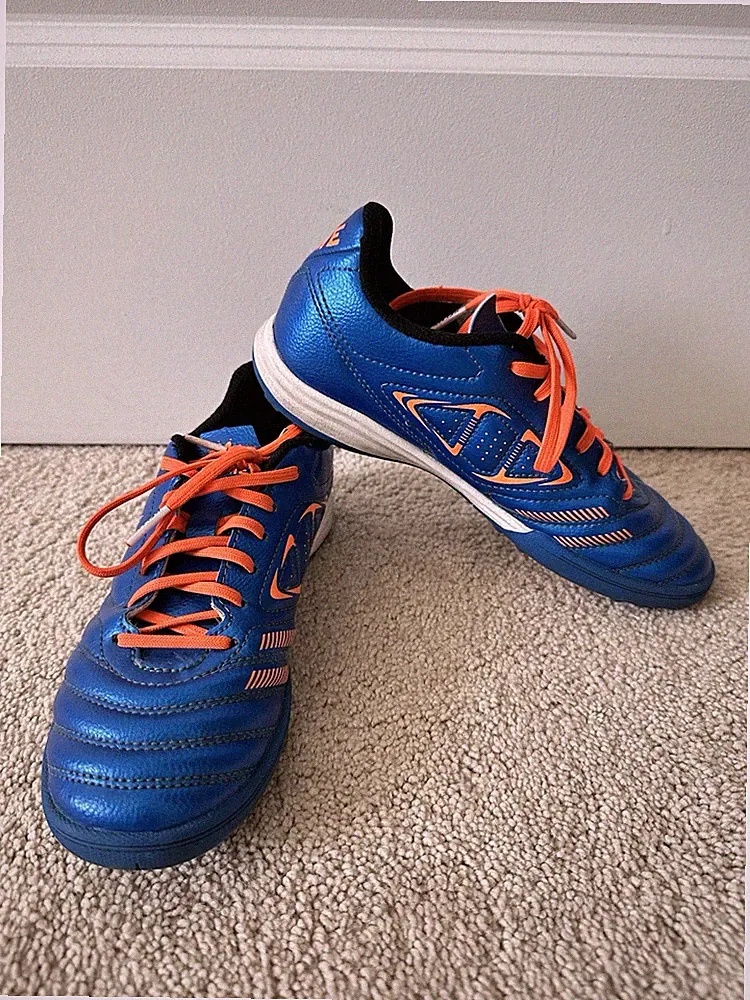 KELME Kids Soccer Cleats Size 3 Outdoor/Indoor/Turf