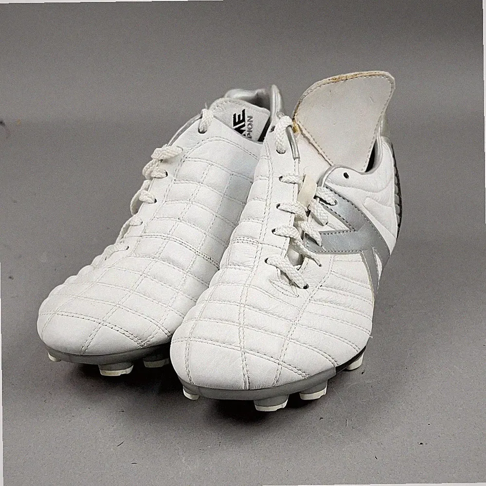 Kelme Leather Size 6.5 Soccer Cleats