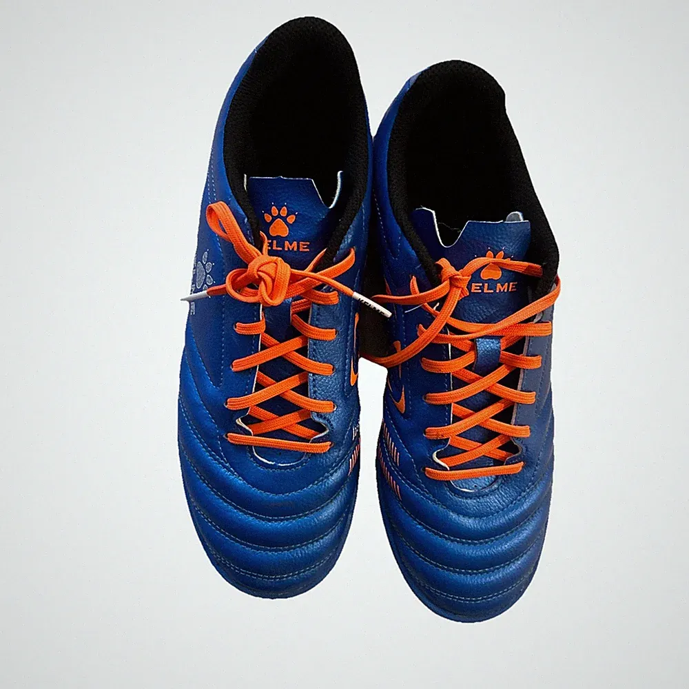 KELME Men Indoor Turf Soccer Shoe, Arch Support Cleats, 8 Wide, Blue