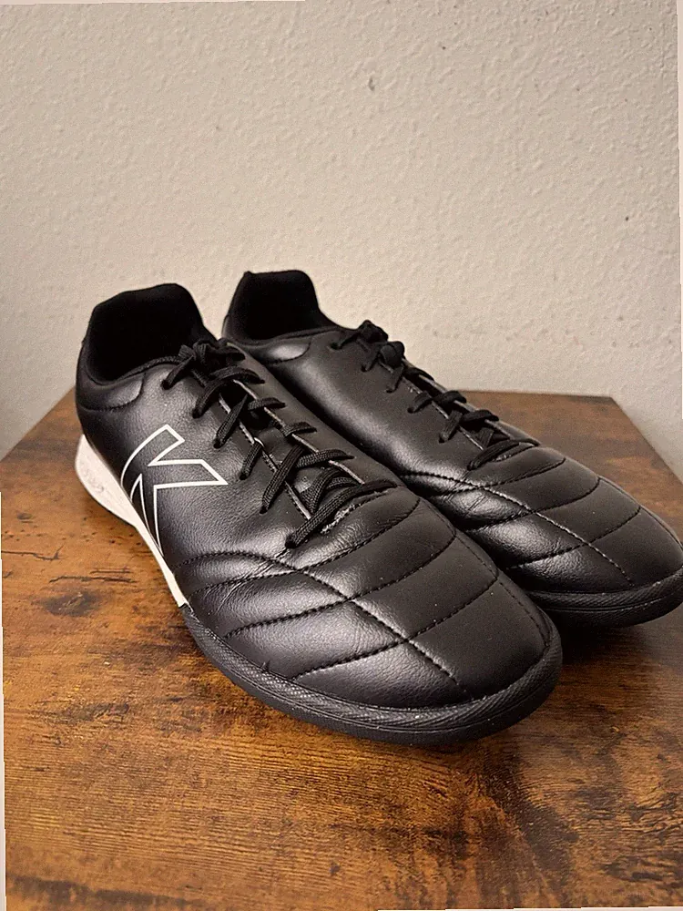 Kelme Men’s Indoor Soccer Futsal Shoes Black White Lace Up US 8.5 EU 42