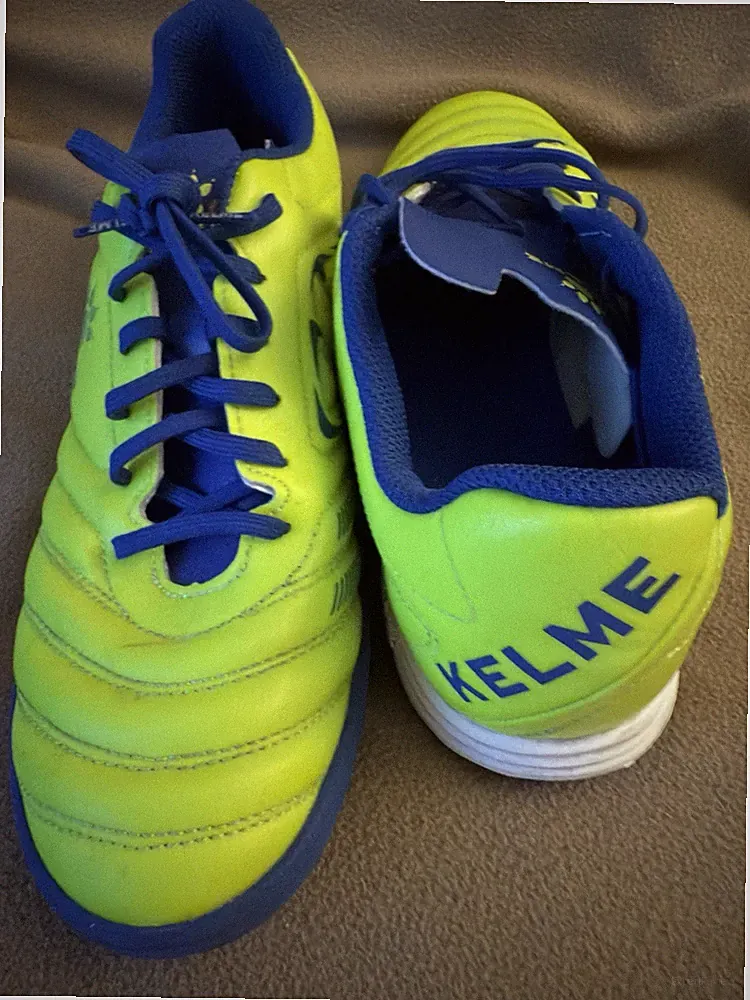 Kelme Men's Indoor Turf Soccer Shoes with Arch Support Cleats