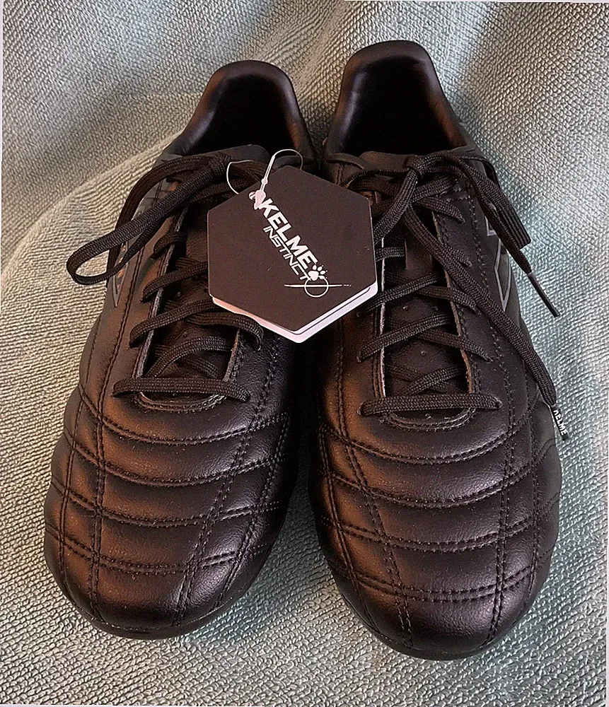 KELME Men’s Soccer Shoes Size 9, Black, K-Fighting, Cleates, Outdoor/Indoor