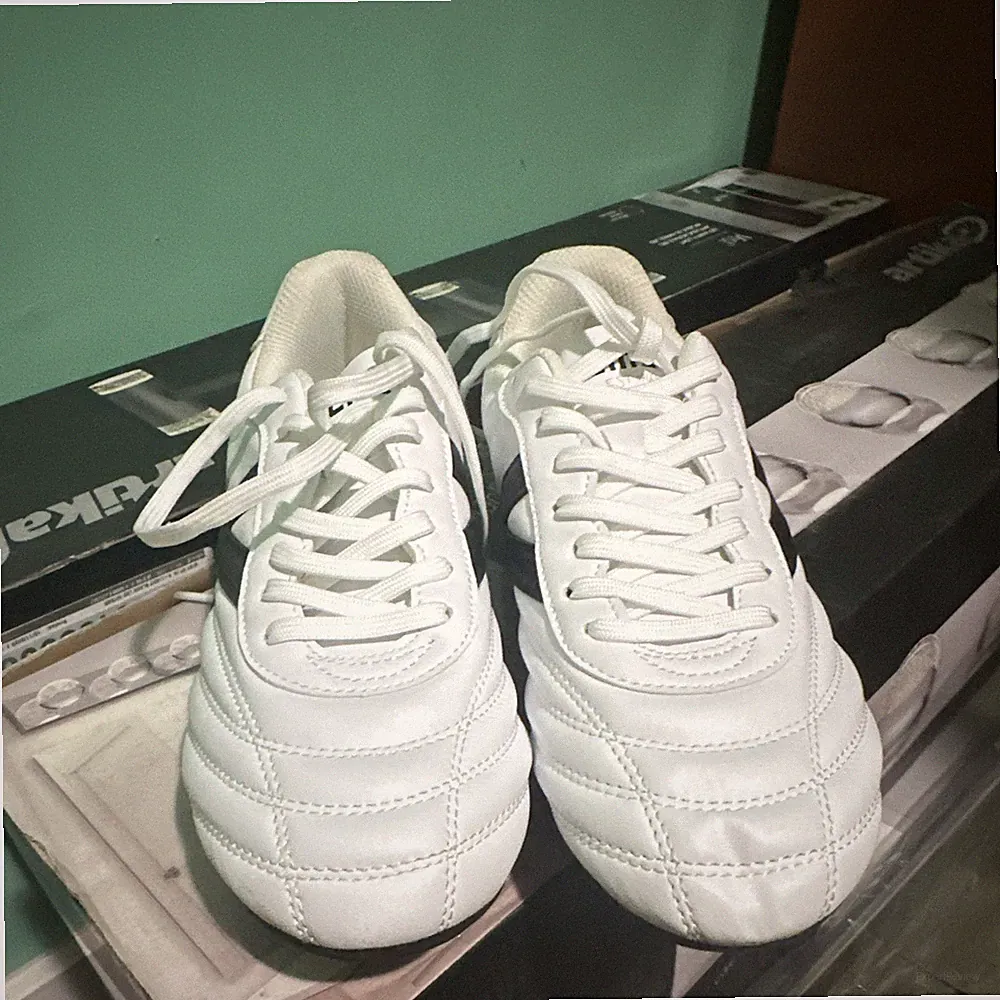 KELME Nebula Youth Soccer Cleats Shoes K-bula White/Black