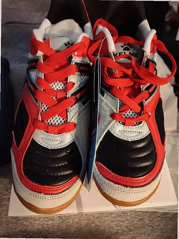 Kelme Star 36 Indoor Soccer Shoes (Futsal) Size 7.5 with Michelin Rubber Soles.