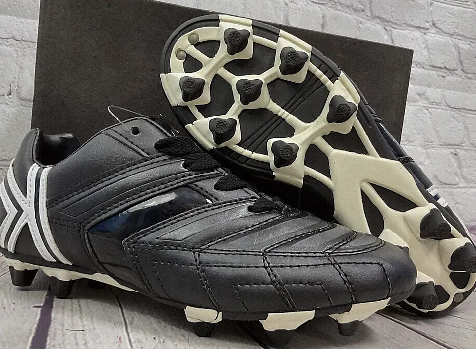 Kelme Youth Unisex Ultra PU Size 5 Black White Soccer Cleats NWT
