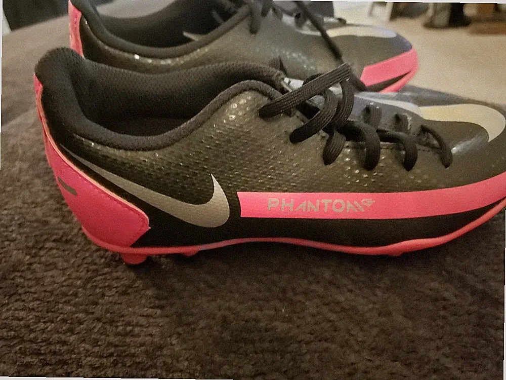 Kids Girls Youth Nike Phantom Soccer Cleats size 2 Y Black/Pink