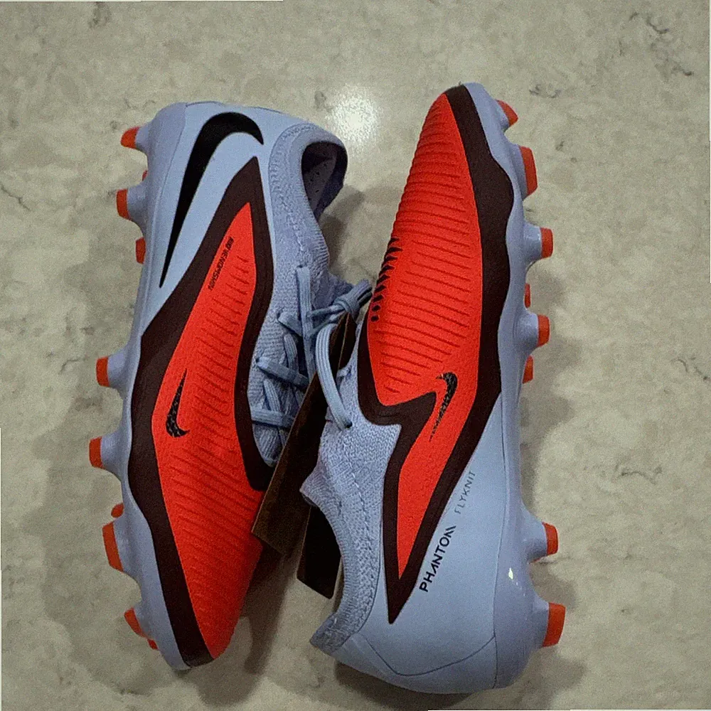 Kids' Nike Jr. Phantom 6 Low Pro FG/AG Molded Soccer size 4.5