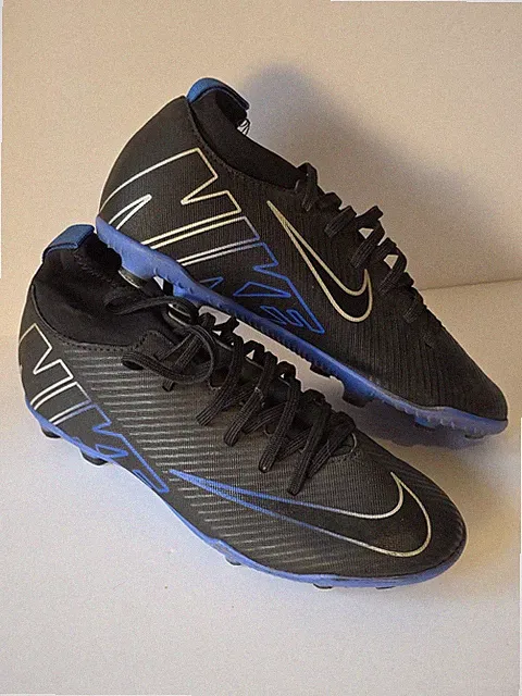 Kids Nike Mercurial Soccer Cleats Size 4y