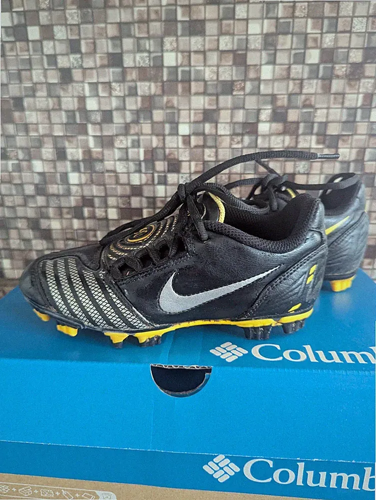 Kids Nike T90 Total Ninety Vintage Soccer Cleats Size 12.5c Used but great shape