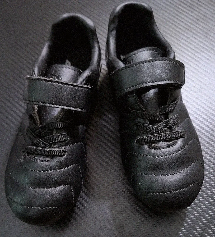Kids Size 11d Toddler Brava Soccer Cleats - Excellent Secondhand Condition