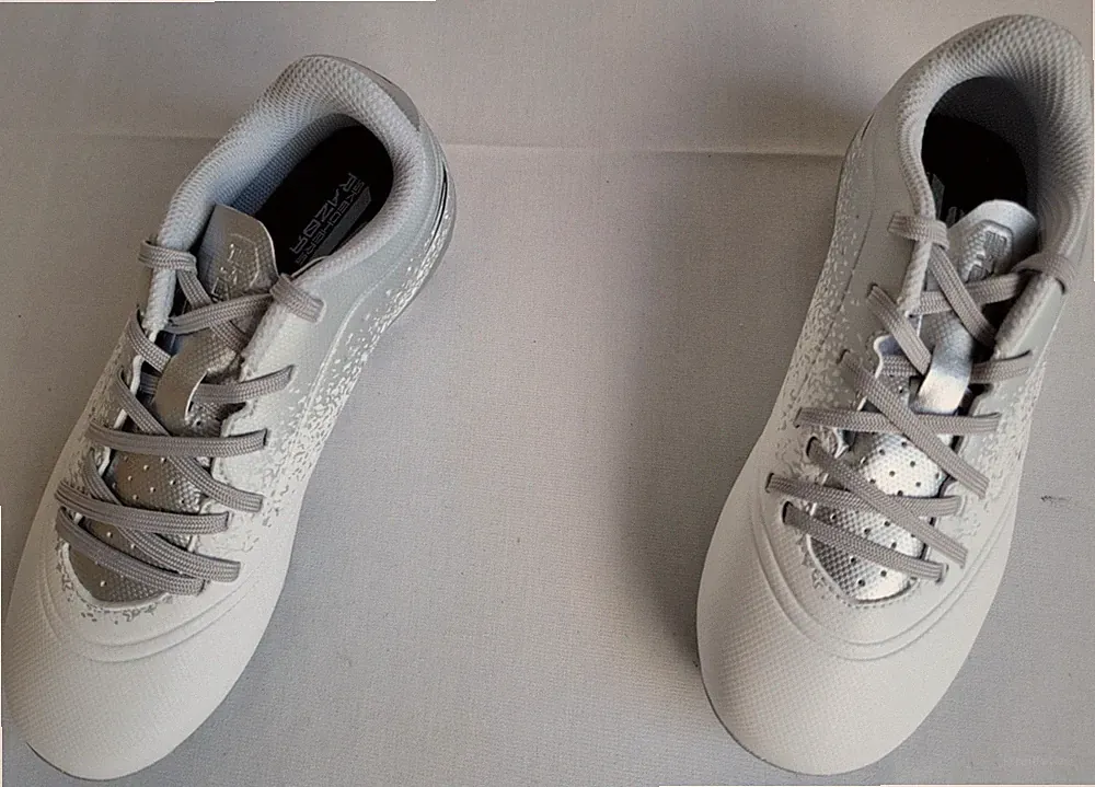 Kids Size 13.5 White/Silver Skechers Razor Soccer Cleats 252080N-WSL