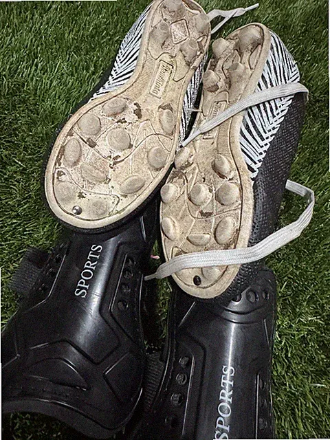 Kids Soccer Cleat With Shin Guard Size 1.5