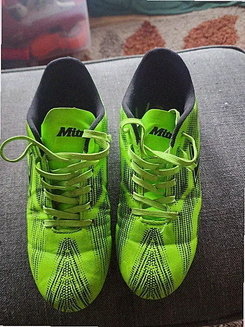 Kids Soccer Cleats , Mitre "storm" kids size 6. barely used!