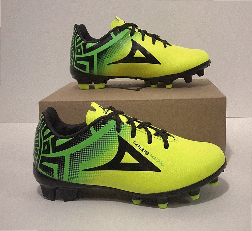 KIDS SOCCER CLEATS PIRMA.