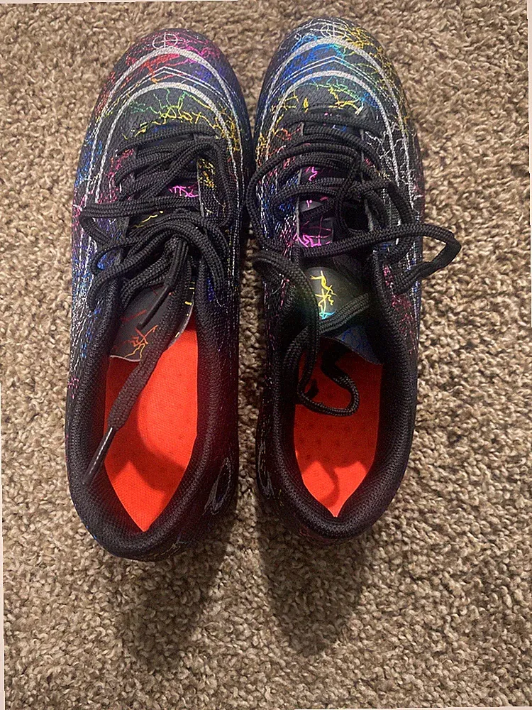 Kids soccer turf shoes Size 4.5