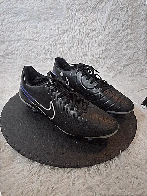 Kids turf cleats nike size 7.5 Used