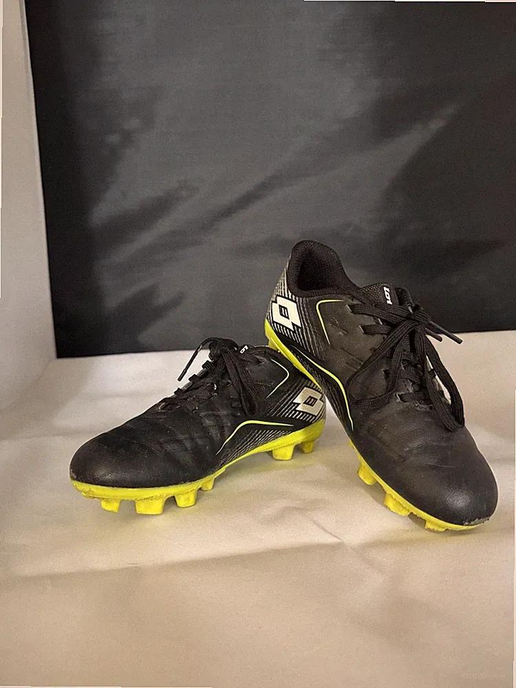 Little Boys USED Soccer Cleats. Lottos, Size 13k. Used One Season ⚽️