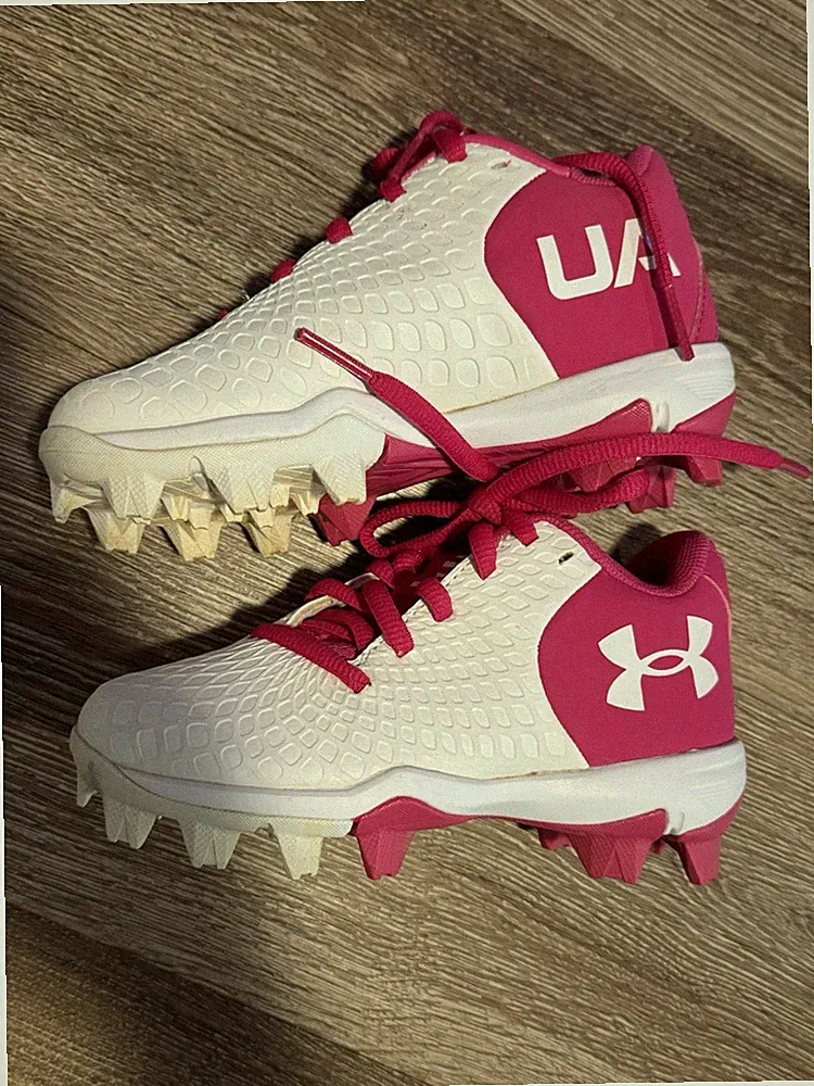 under armour soccer cleats girls