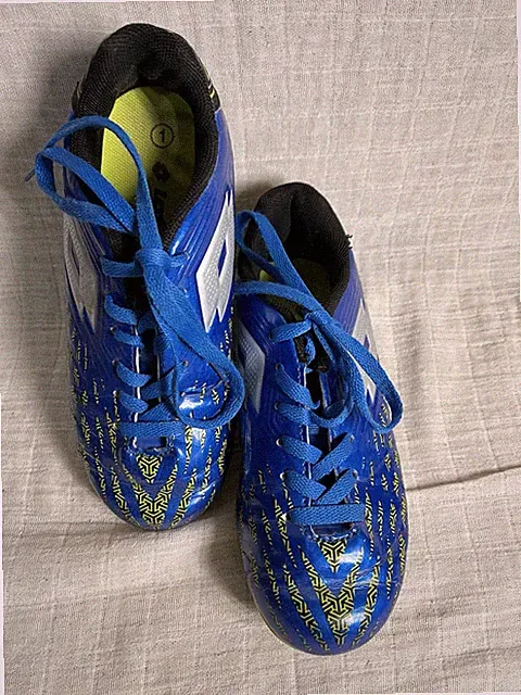 LOTTO Champion Blue Soccer Cleats Youth Size 1