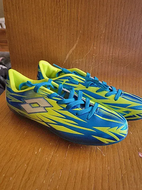 Lotto Forza Jr Kids soccer cleats Size 2